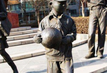 泰安展示小学生活力的足球少年雕塑