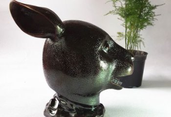泰安表彰传统的中国生肖兔铜铸雕塑