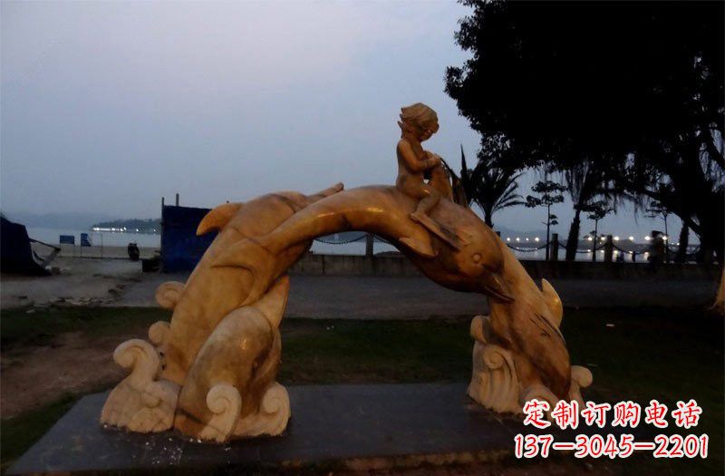 泰安西方儿童骑海豚石雕