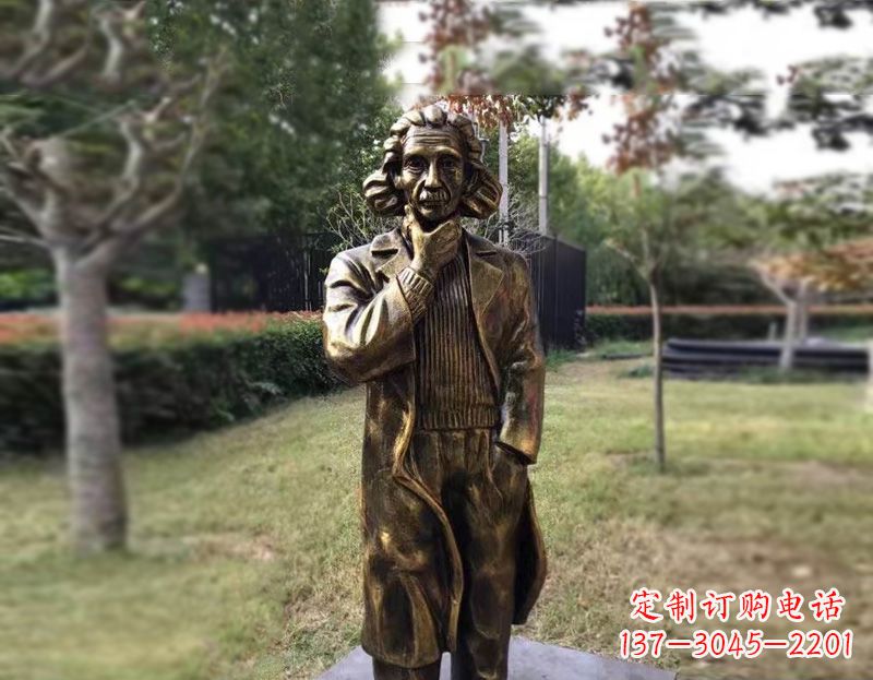 泰安西方名人爱因斯坦铜雕