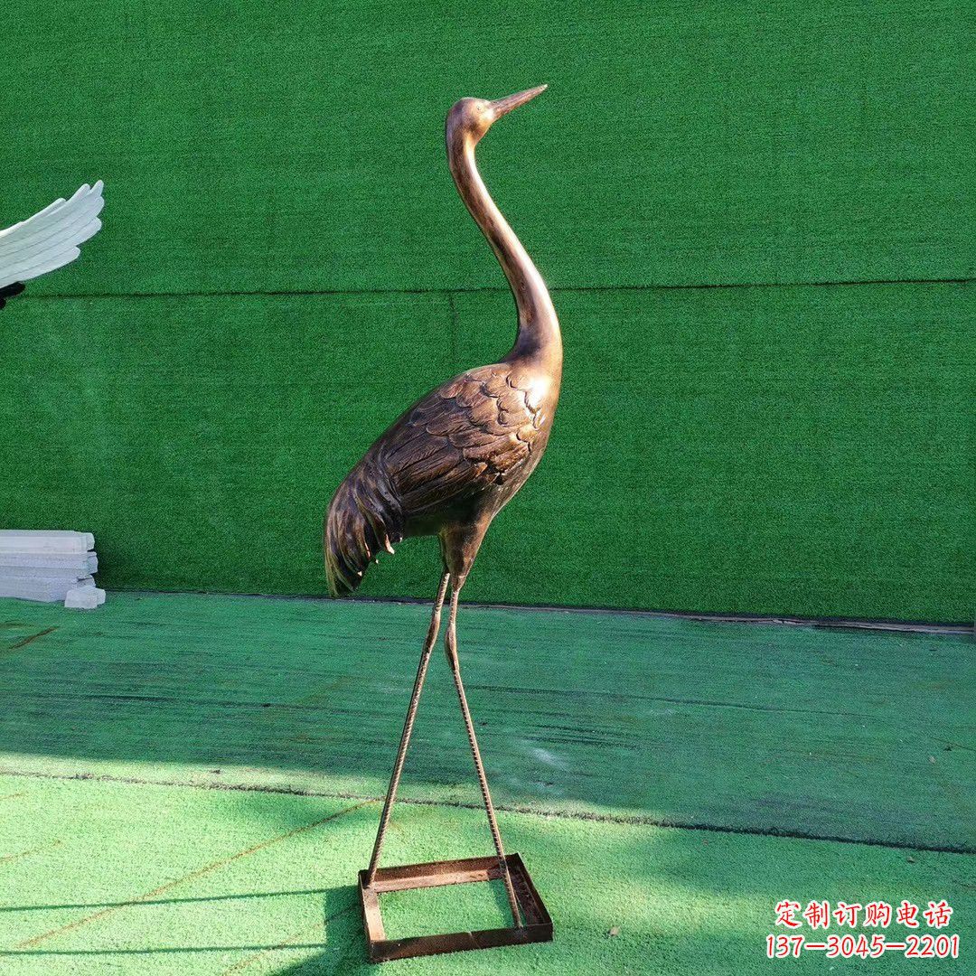泰安仙鹤衔芝铜雕