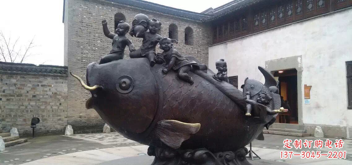 泰安小孩骑鱼铜雕