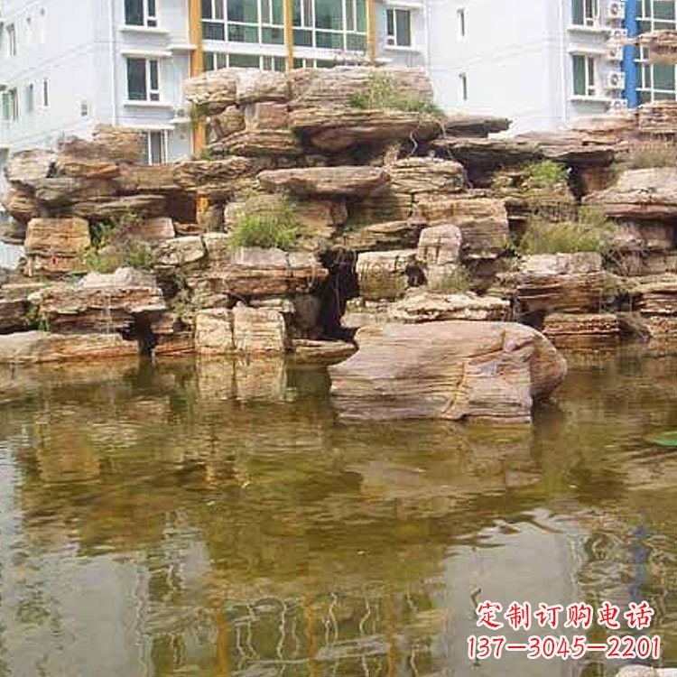 泰安小区庭院假山鱼池