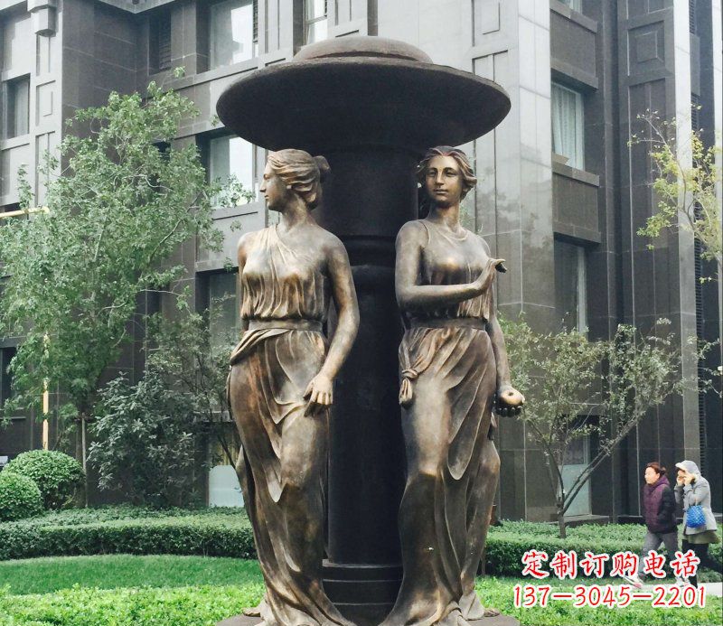 泰安小区西方女人人物铜雕
