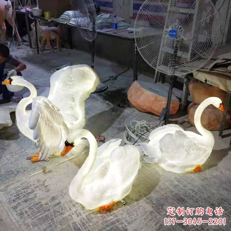 泰安小区园林草坪发光天鹅景观雕塑摆件
