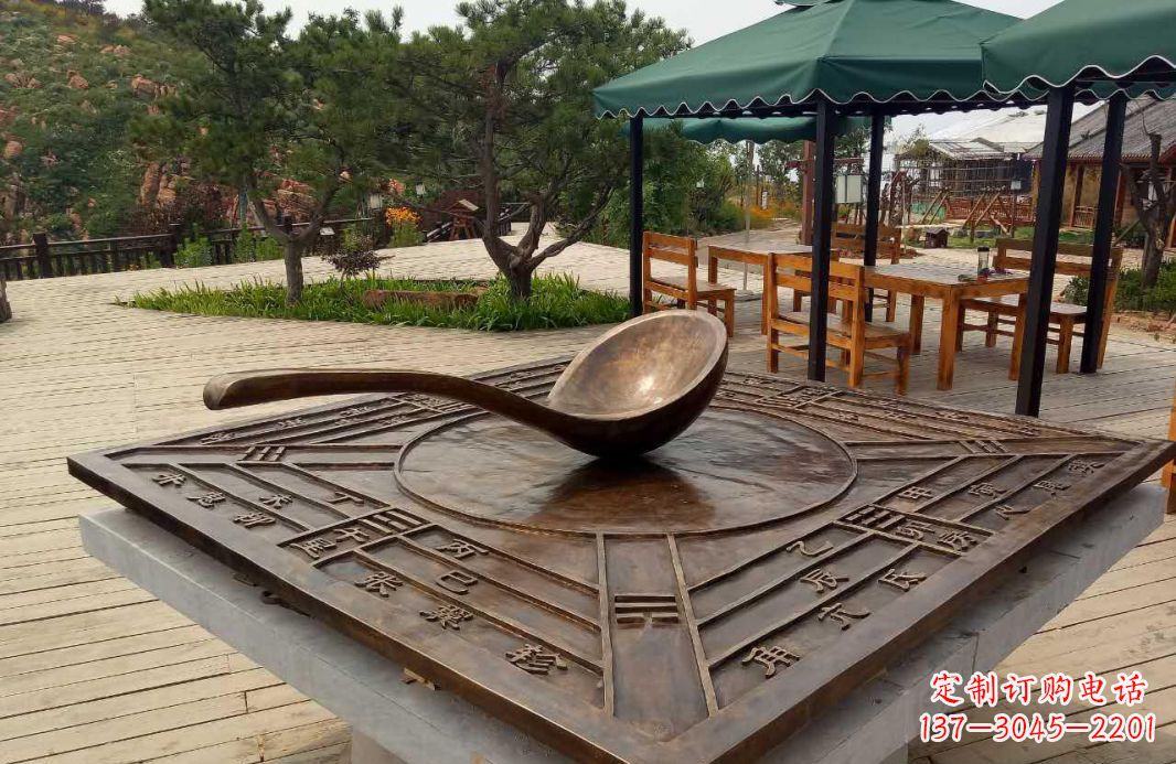 泰安校园古代司南铜雕