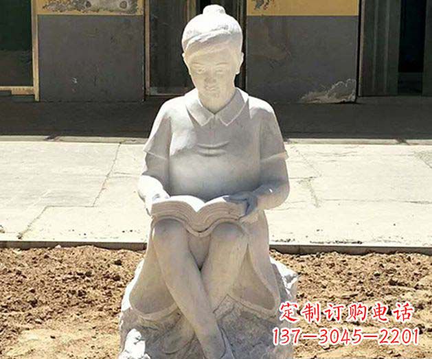 泰安校园看书女孩景观石雕