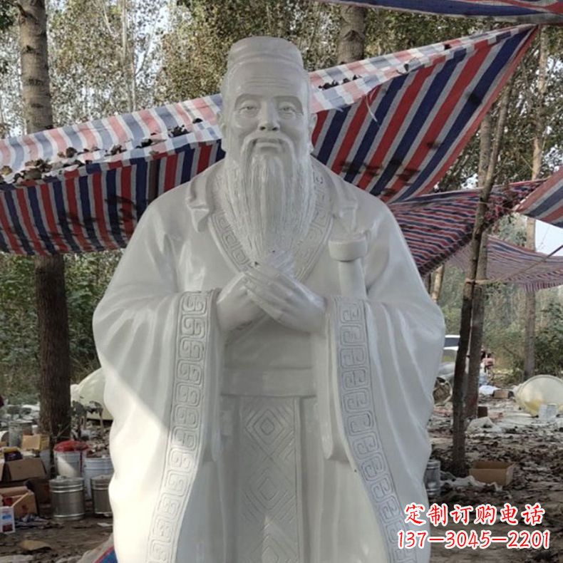 泰安校园孔子雕像