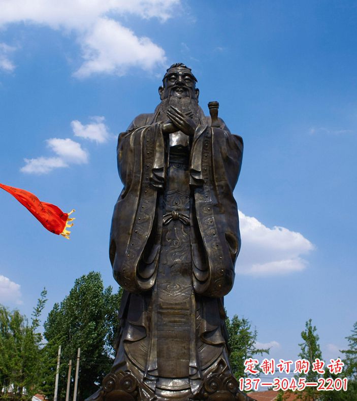 泰安校园里的孔子雕像