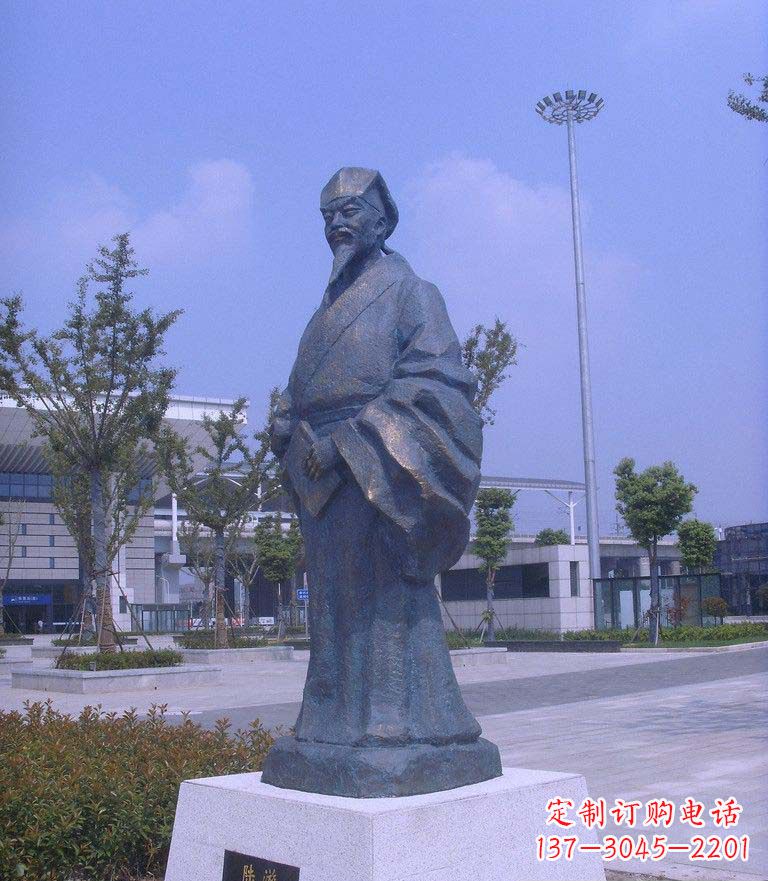 泰安校园陆游名人铜雕