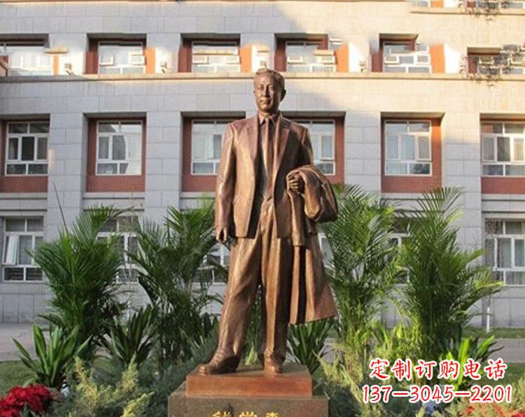 泰安校园钱学森铜雕