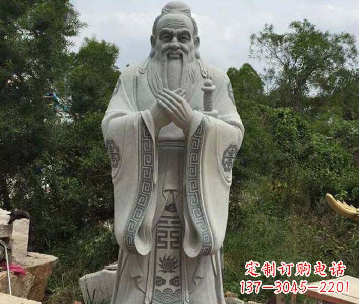 泰安校园人物孔子石雕