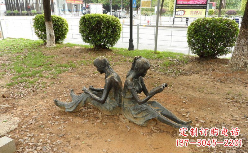 泰安校园坐着看书的女孩人物铜雕