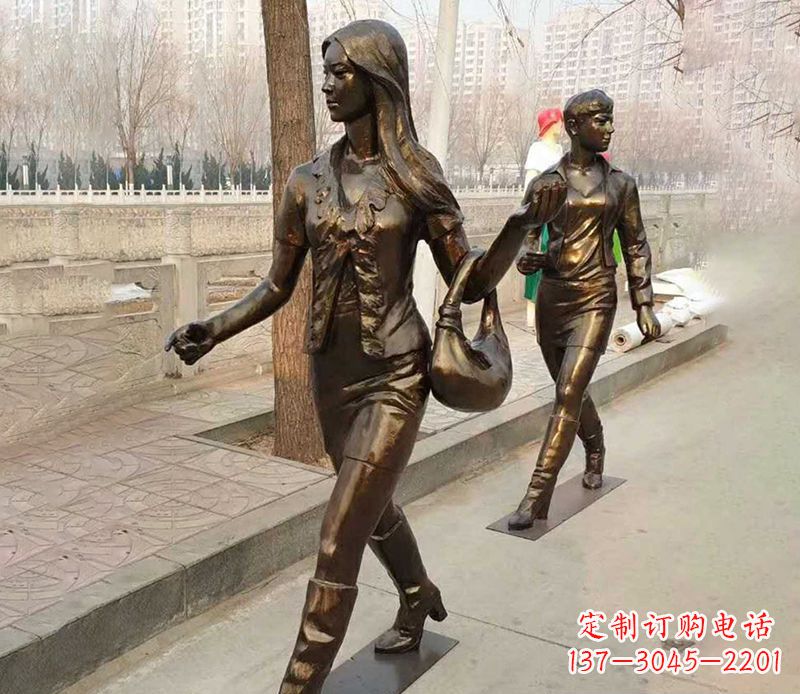 泰安行走的女人街边人物铜雕