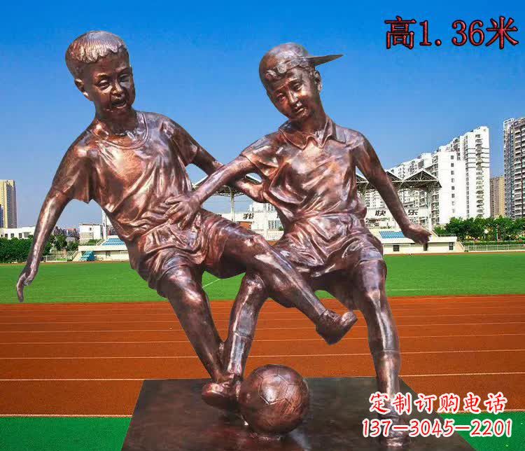 泰安学校铜雕踢足球儿童