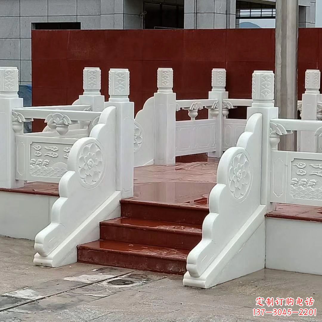 泰安学校校园国旗台石雕
