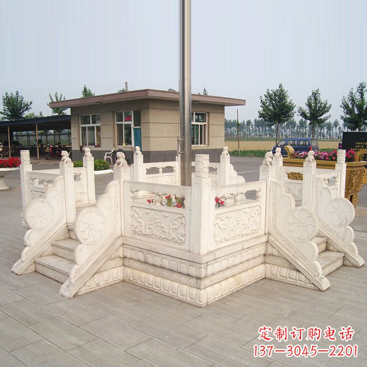 泰安学校校园芝麻白广场升旗台