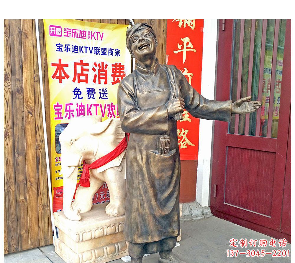 泰安迎宾的店小二铜雕