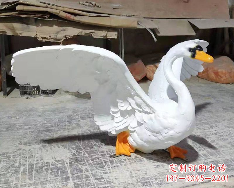 泰安展翅翱翔的仿真白天鹅发光款