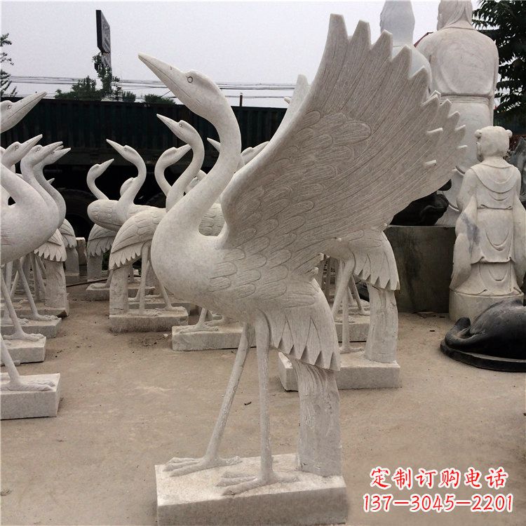 泰安展翅欲飞的仙鹤石雕