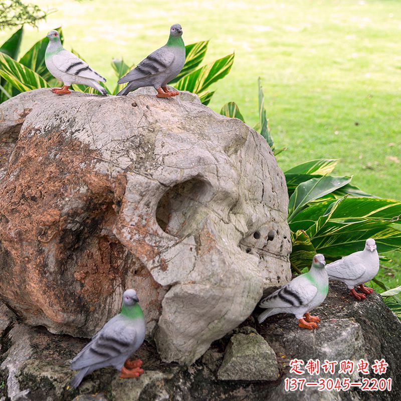 泰安众人托着和平鸽雕塑