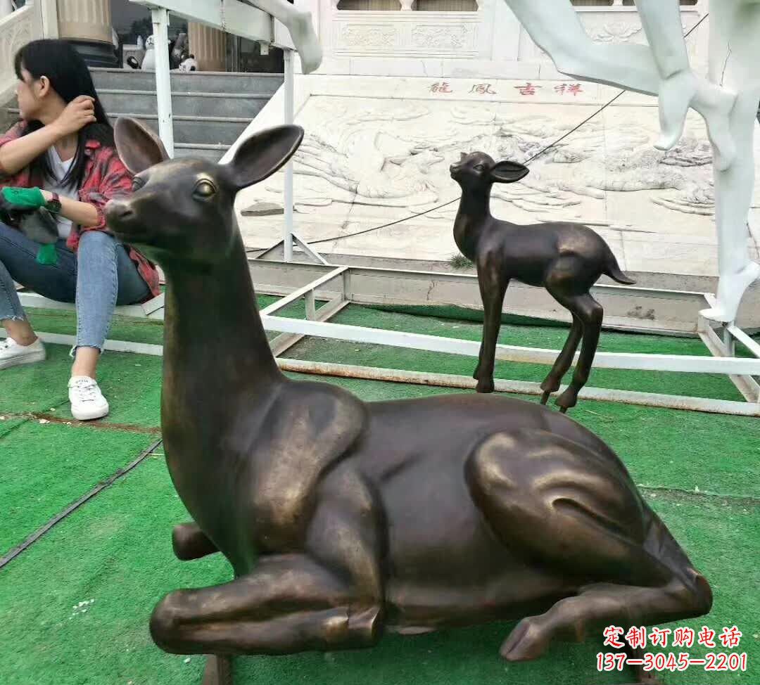 泰安铸铜广场动物鹿雕塑