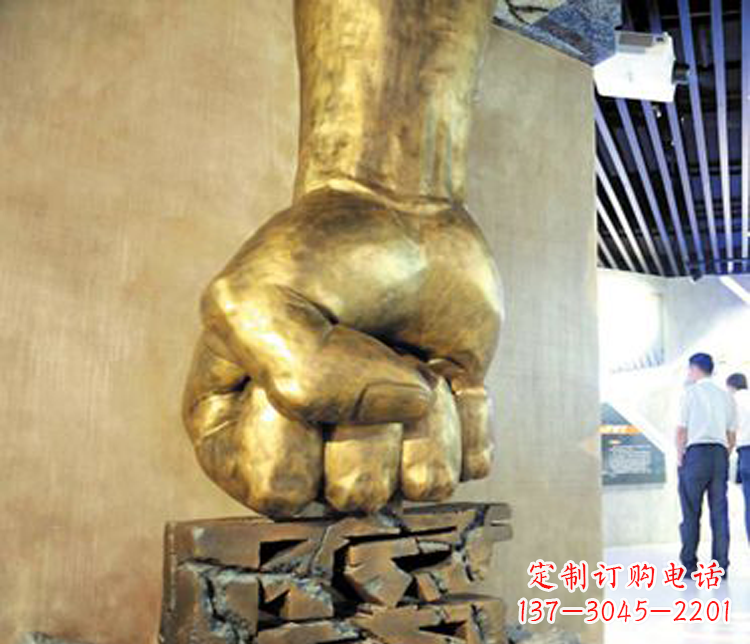 泰安反腐廉政文化拳头雕塑