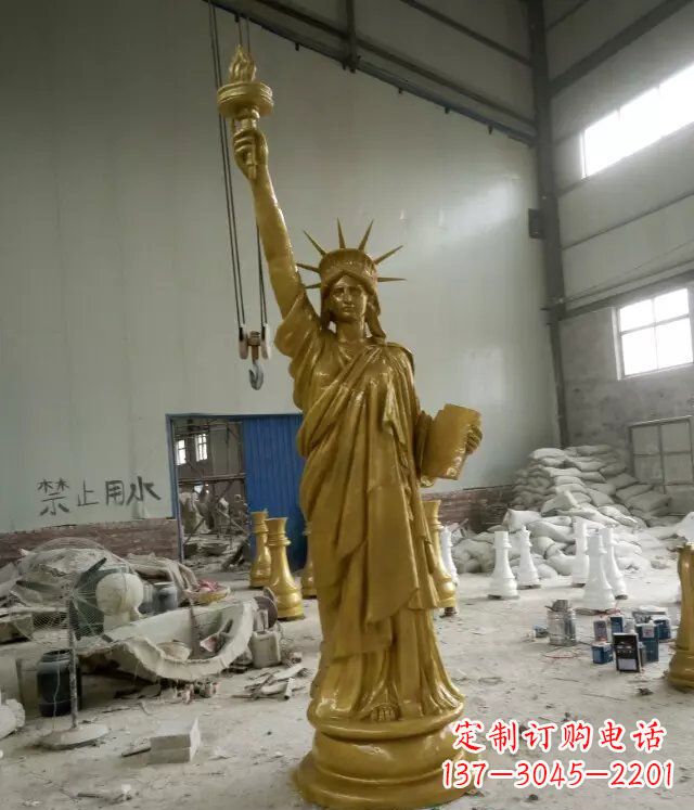 泰安自由女神玻璃钢仿铜人物雕塑