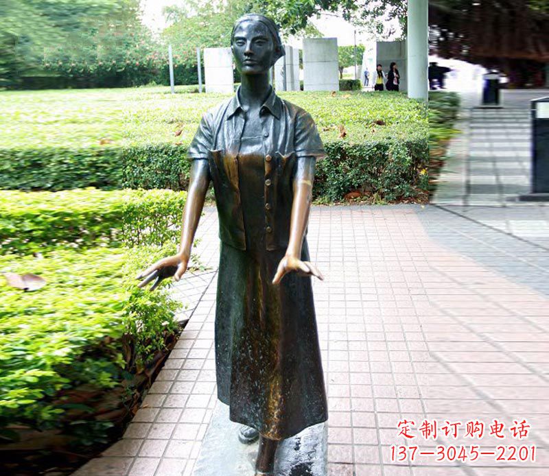 泰安走路的盲人女孩铜雕