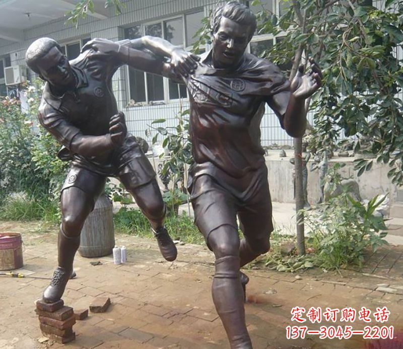 泰安足球运动公园人物铜雕
