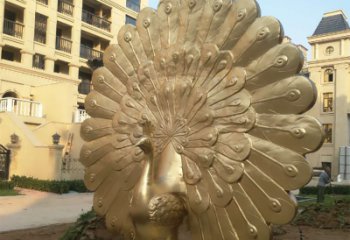 泰安孔雀铜雕塑
